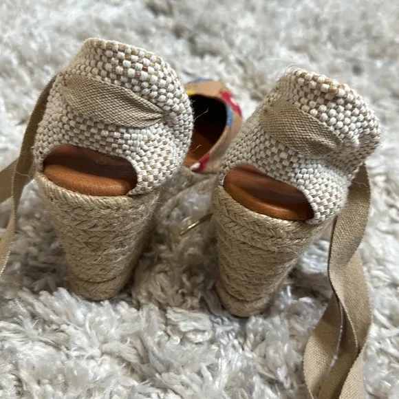 💥 Andre Assous Ensley Embroidered Espadrille Wedge Sandals