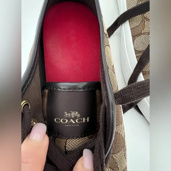 🔥 Coach Empire Lace-Up Sneakers – Size 7 – Excellent Condition! 🔥