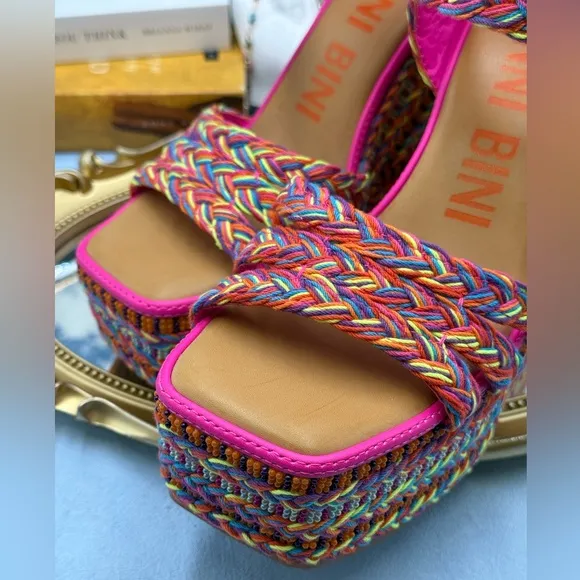 🆕 GIANNI BINI 🧿 NWOB Santi Woven Beaded Wedge Sandals - Rainbow Multi, Sz US 7