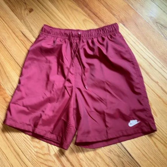 🆕 Nike Club Men's Woven Flow Shorts (Team Red/White, FN3307-677)