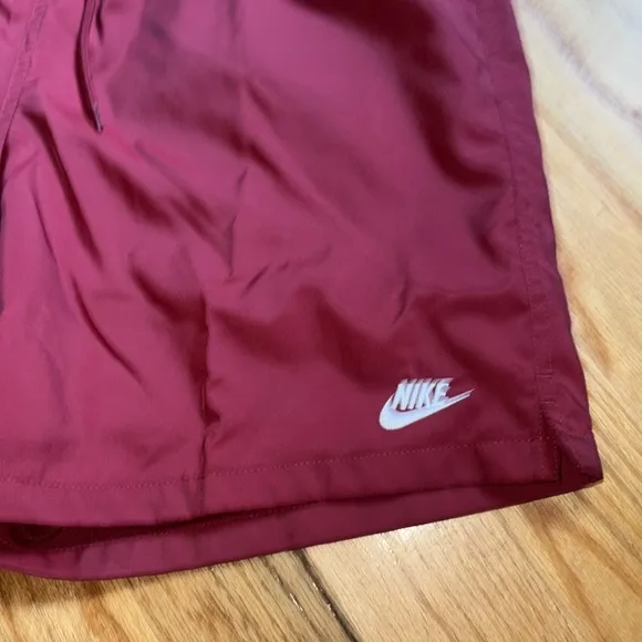 🆕 Nike Club Men's Woven Flow Shorts (Team Red/White, FN3307-677)