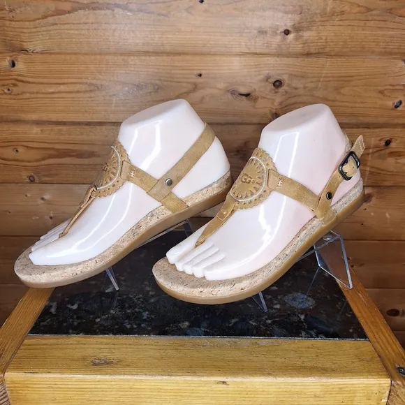 ❤️ Ugg Ayden II Women Tan real Leather memory foam Sandals size 6.5