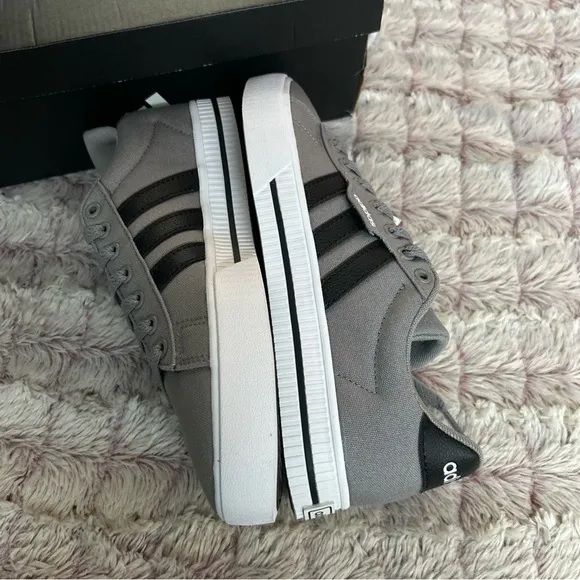 Adidas Daily 3.0 Kids SneakersSize 6