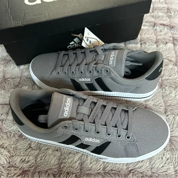Adidas Daily 3.0 Kids SneakersSize 6