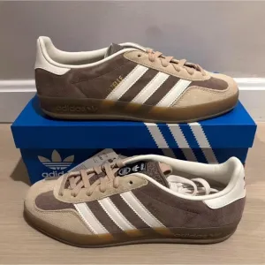Adidas gazelle indoor earth strata Men's Beige taupe and White Sneakers 6M