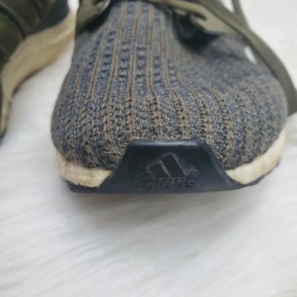 Adidas Ultra Boost 2.0 Mens 9.5 great condition. Retail:$310 Olive green low top