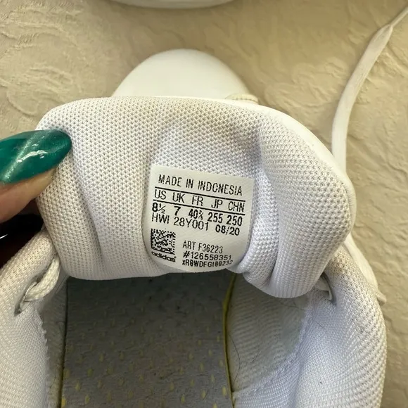 adidas White and Gold Sneakers with Perforated Upper‎ and Low-Top Design