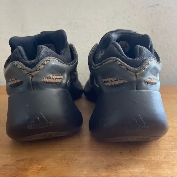 Adidas Yeezy 700 V3 Clay Brown GY0189 Foam Sneakers Size 7 100% Authentic