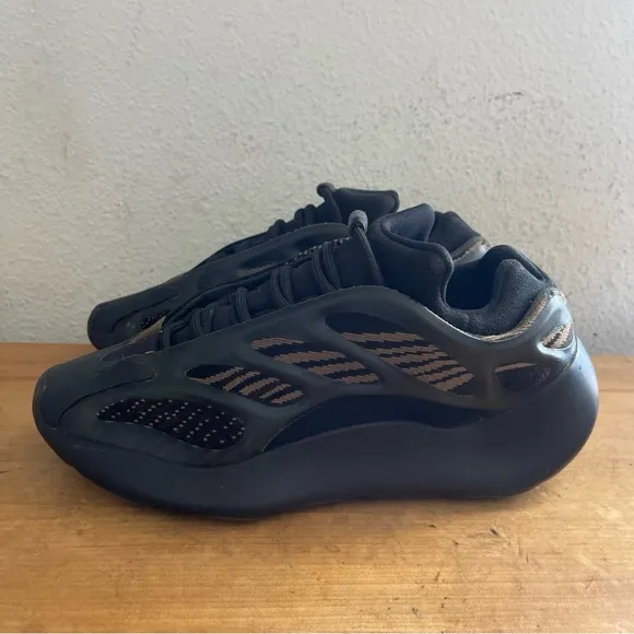 Adidas Yeezy 700 V3 Clay Brown GY0189 Foam Sneakers Size 7 100% Authentic