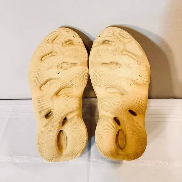 Adidas Yeezy Foam RNNR Sneakers Sandals