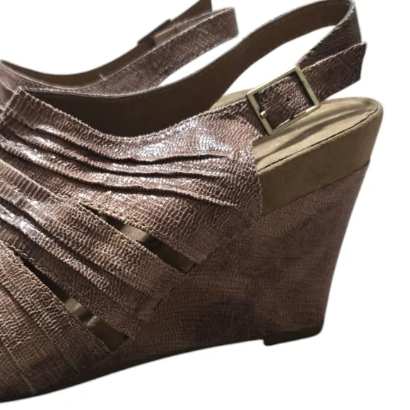 AEROSOLES-PLUSH ON YOU Wedges Slingback Metallic Taupe, Womens 9.5