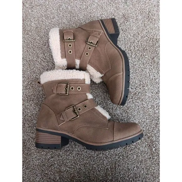 AK Sport Boots Aklolly Vegan Leather Buckle Faux Sheepskin Sherpa Sz 7.5M