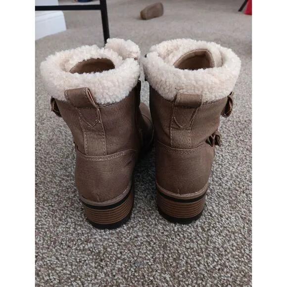 AK Sport Boots Aklolly Vegan Leather Buckle Faux Sheepskin Sherpa Sz 7.5M