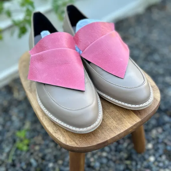 All Black flatbow Cowman loafers