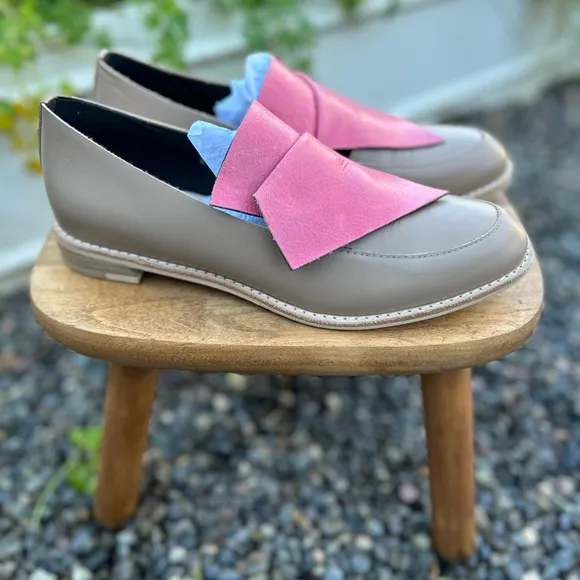 All Black flatbow Cowman loafers