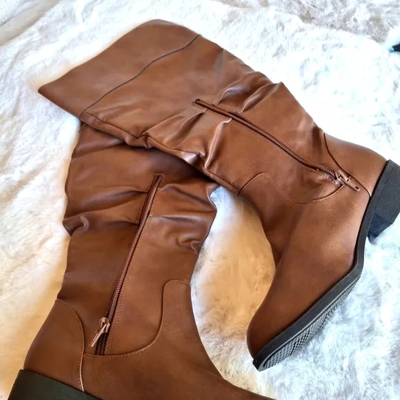 American‎ Eagle Wide Brown Tall Round Almond Toe Boots Size 8.5W