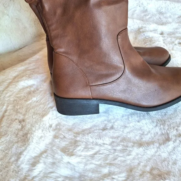 American‎ Eagle Wide Brown Tall Round Almond Toe Boots Size 8.5W