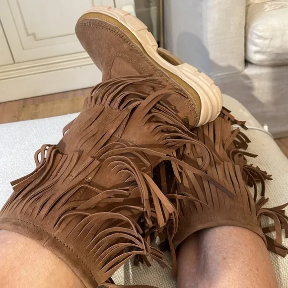 Anthropologie New LaidBack London Pull on Fringe Boho Suede boots Coachella 🌸🌈