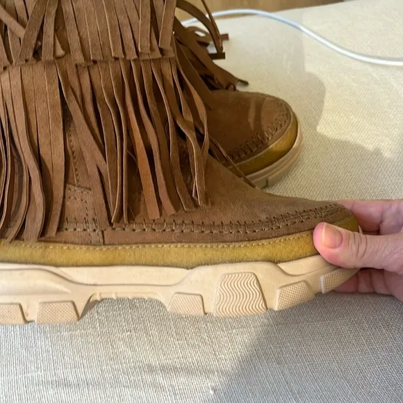 Anthropologie New LaidBack London Pull on Fringe Boho Suede boots Coachella 🌸🌈