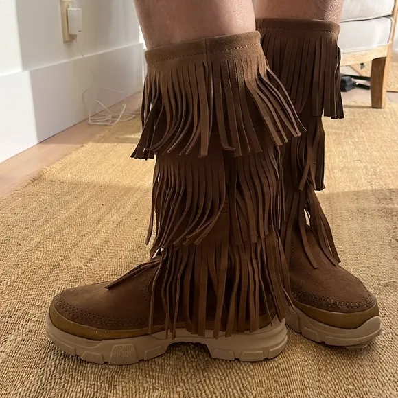 Anthropologie New LaidBack London Pull on Fringe Boho Suede boots Coachella 🌸🌈
