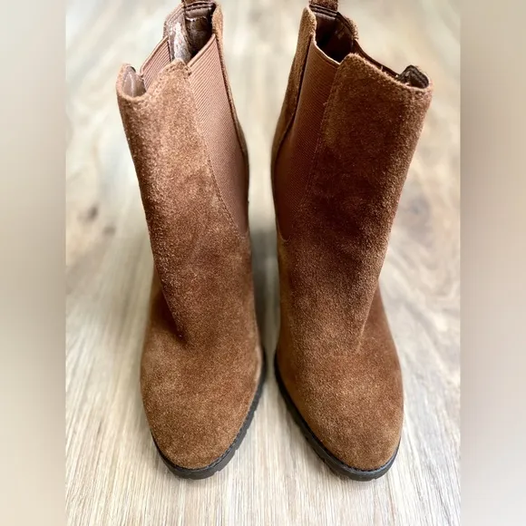 Antonio Melanie Brown Suede Boots Booties Traction Grip Womens Size 6