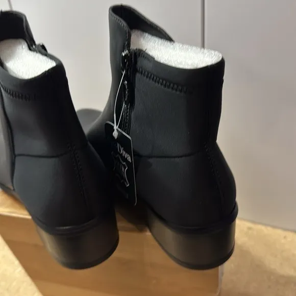 Aqua Diva Wembley Ankle Boots  (TS8)