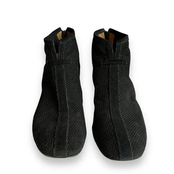Aquatalia Black Xcel Dry Suede Leather Perforated Back-Zip Ankle Bootie Shoe 10
