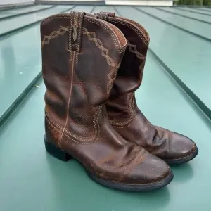 ARIAT brown and tan embroidered leather cowboy boots