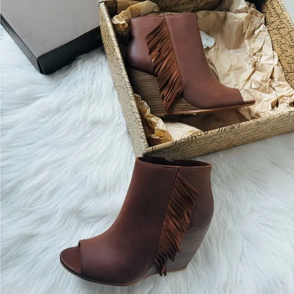 Ariat Unbridled Jaycee Fringe Wedge Boots