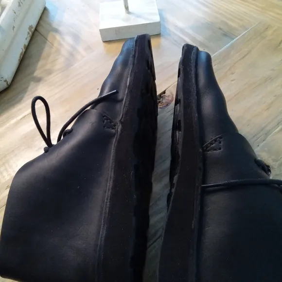 Aurora Shoe Co. North Pacific Men's Black Leather Shoes Size 8D Vibram Sole.