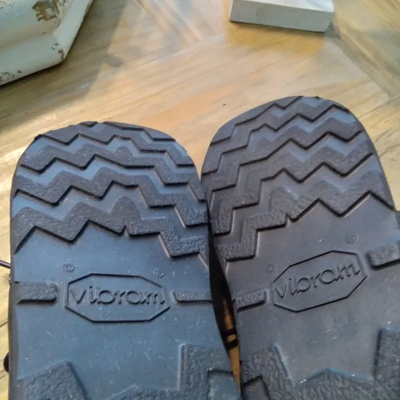 Aurora Shoe Co. North Pacific Men's Black Leather Shoes Size 8D Vibram Sole.
