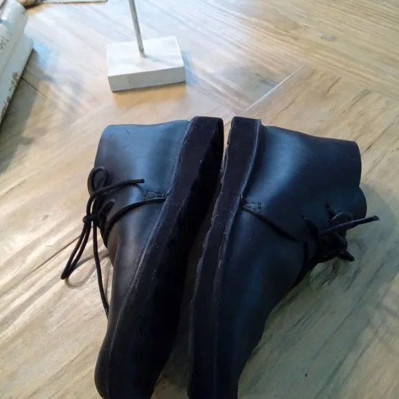 Aurora Shoe Co. North Pacific Men's Black Leather Shoes Size 8D Vibram Sole.