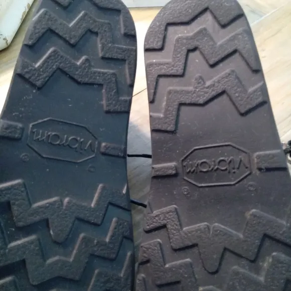 Aurora Shoe Co. North Pacific Men's Black Leather Shoes Size 8D Vibram Sole.
