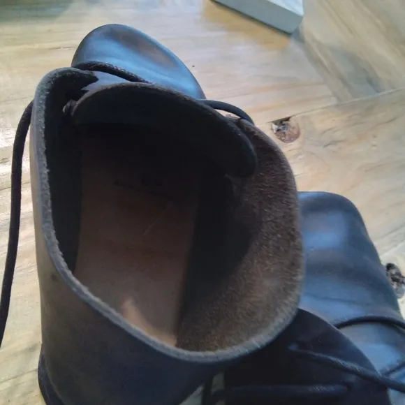 Aurora Shoe Co. North Pacific Men's Black Leather Shoes Size 8D Vibram Sole.