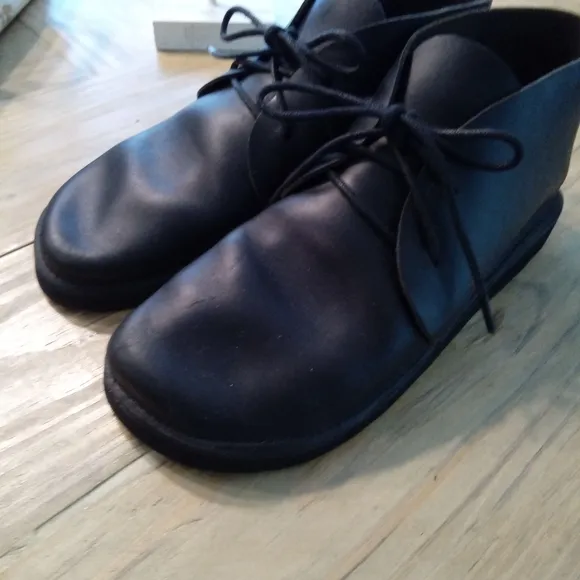 Aurora Shoe Co. North Pacific Men's Black Leather Shoes Size 8D Vibram Sole.