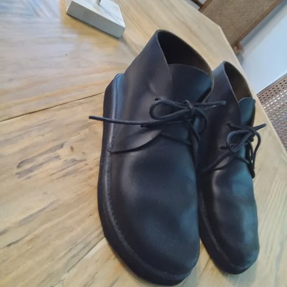 Aurora Shoe Co. North Pacific Men's Black Leather Shoes Size 8D Vibram Sole.