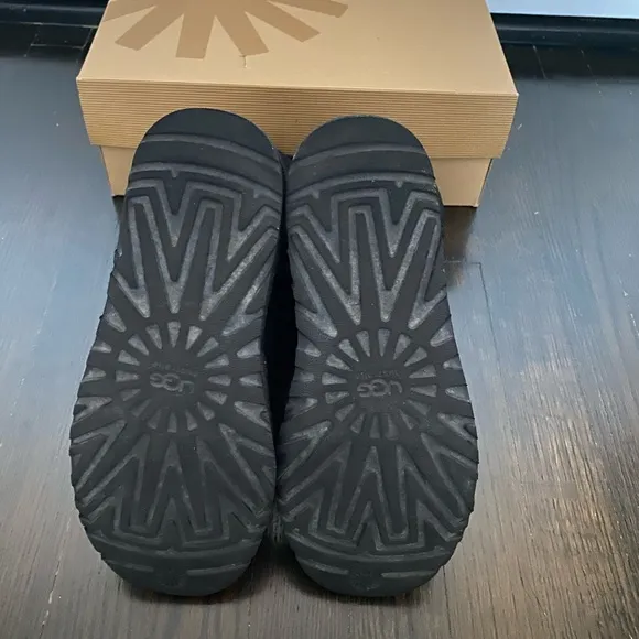 Auth Ugg black medium height boots