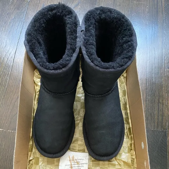 Auth Ugg black medium height boots