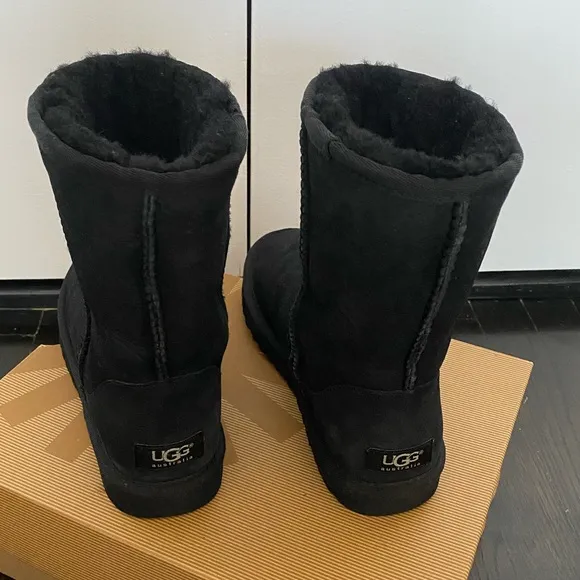 Auth Ugg black medium height boots