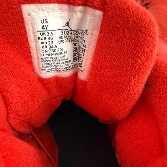 *Authentic Boys Size US 4Y Air Jordan 9 Retro Sneakers Chile Red Basketball Shoe