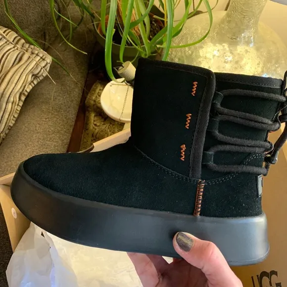 Authentic UGG BOOM Ankle lace back boots NIB