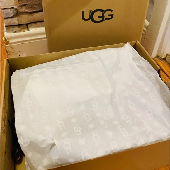 Authentic UGG BOOM Ankle lace back boots NIB