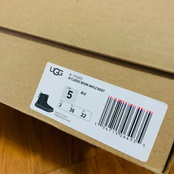 Authentic UGG BOOM Ankle lace back boots NIB