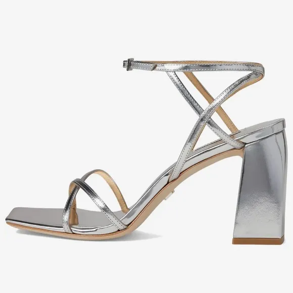 Badgley Mischka Ivanka Ankle Strap Block Heel Sandals, Silver Size 8 New in Box