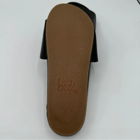 Beek women’s size 10 black leather Gallito sandals.