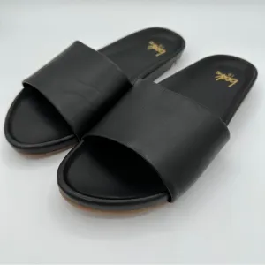 Beek women’s size 10 black leather Gallito sandals.