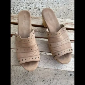 Beige Studded Open-Toe Suede Clogs Suzzato Women's Size 9