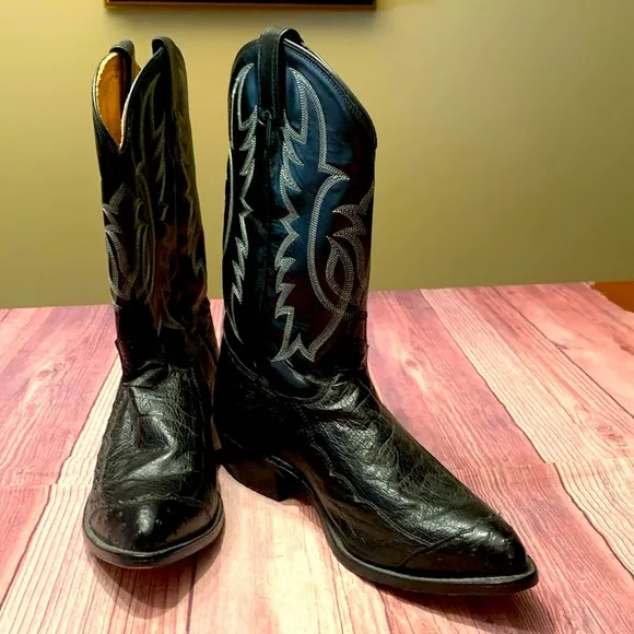 Black western Boots with Glossy Finish and Pointed Toe