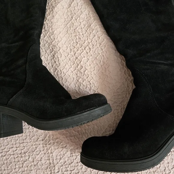 Black Women’s High Knee Suede Heel Boots