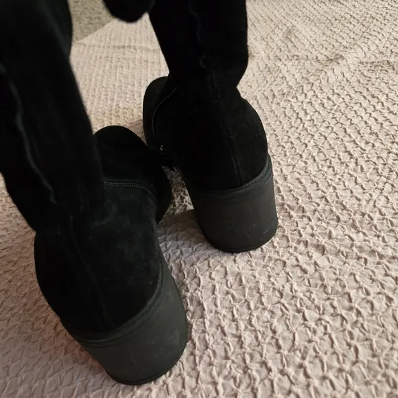 Black Women’s High Knee Suede Heel Boots